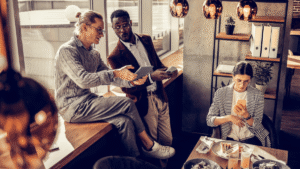 Como agentes de IA estão mudando a forma que equipes B2B contatam