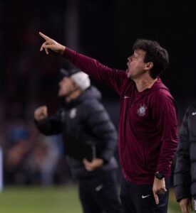 Fernando Diniz deixa o comando do Corinthians após derrota